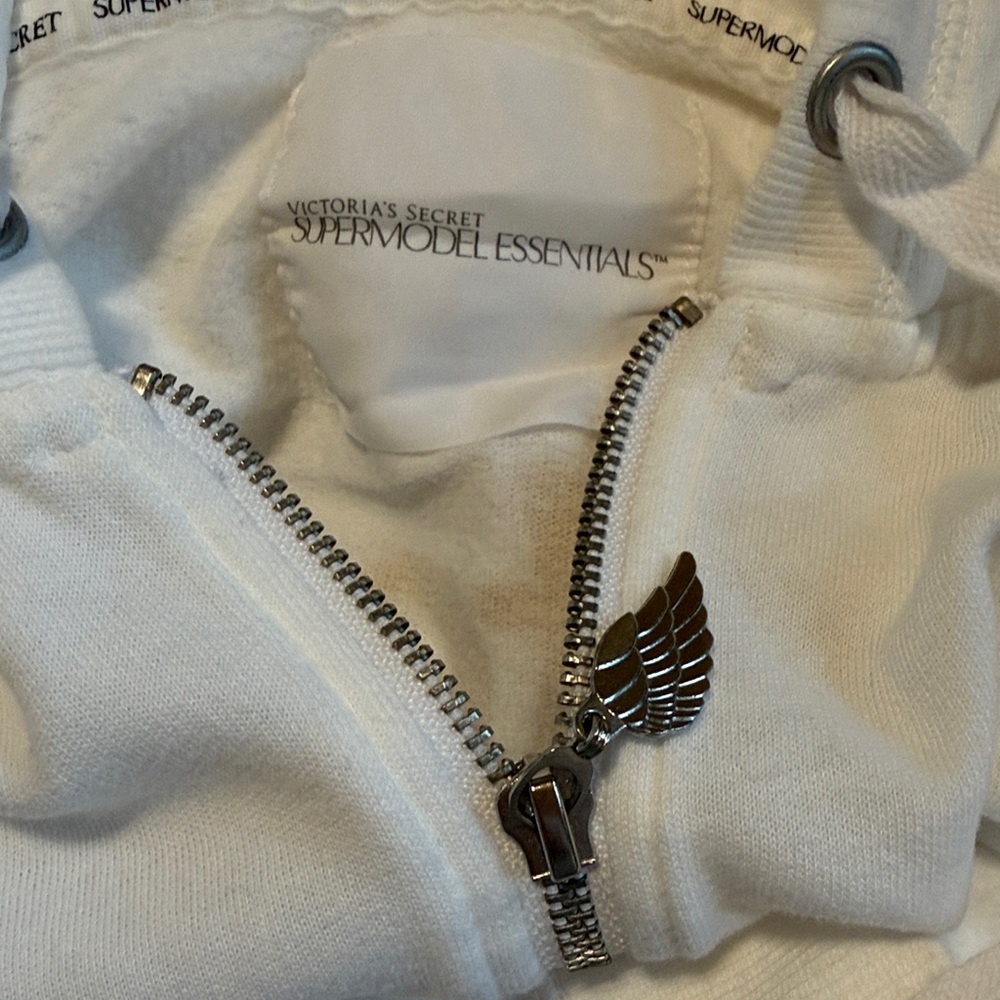 Like new Victoria’s Secret Capri hoodie set white gold small supermodel Hawaii - Picture 8 of 9